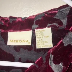 Top Femme Merona En Velours Rouge écrasé Taille M - Épaules Découpées, Manches Longues, Occasion Bon état